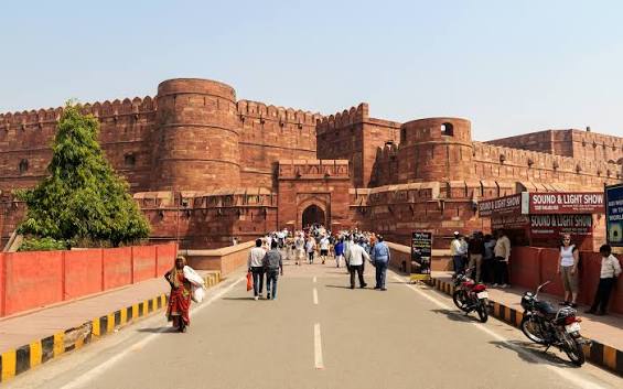 Agra Fort (Drive Past)